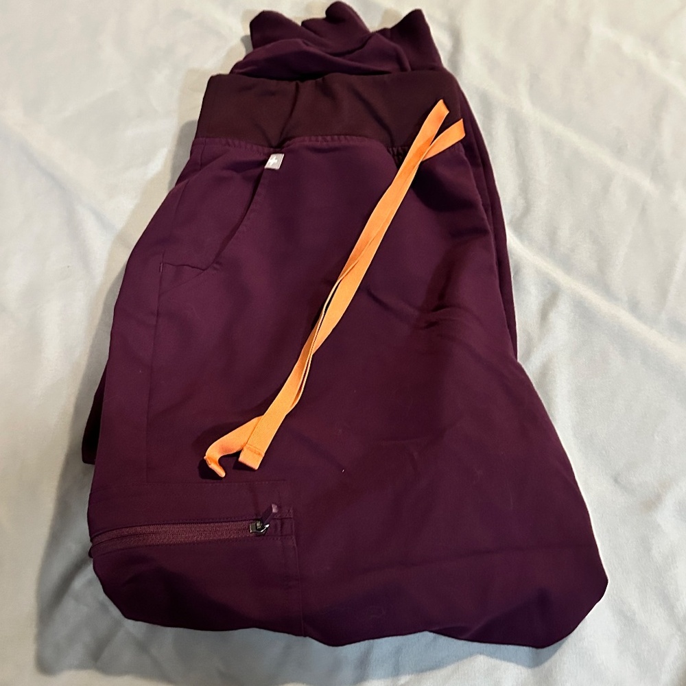 Deep Plum Scrub Set | Rafaela Top + Zamora Jogger | Size L | EUC | PO 4229 & 450 - Picture 7 of 7